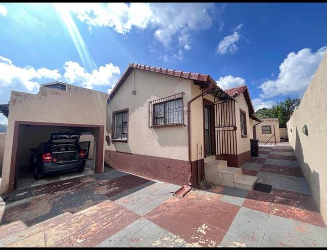 5 BEDROOM HOUSE FOR SALE IN EIKENHOF